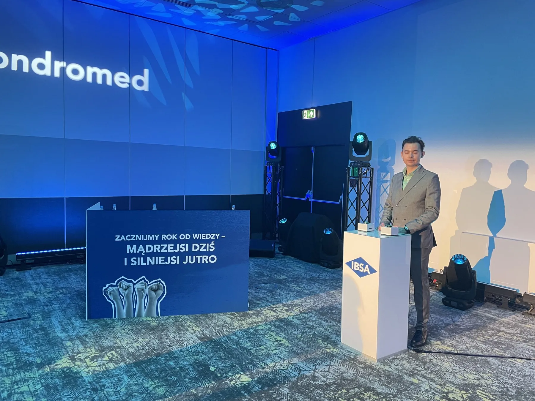 Scena konferencji IBSA w Warszawie z hasłem Zacznijmy rok od wiedzy – mądrzejsi dziś i silniejsi jutro