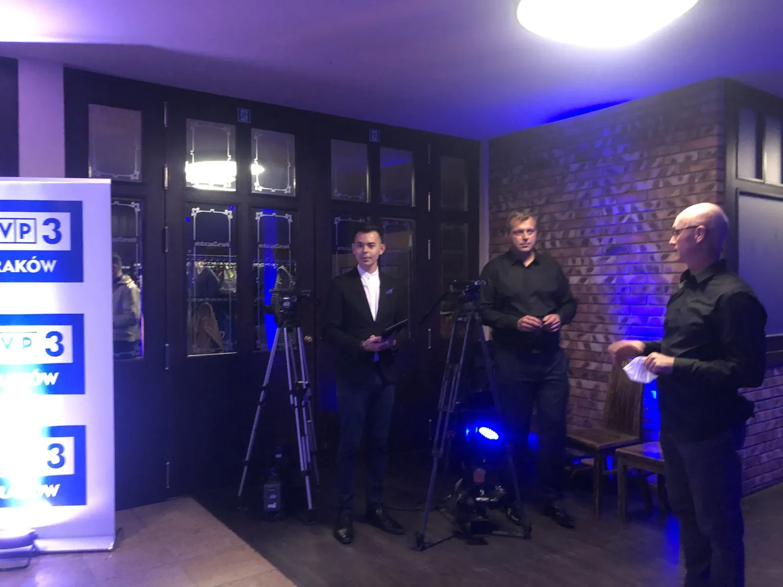 Strefa wywiadów TVP3 Kraków z kamerami na gali PiK
