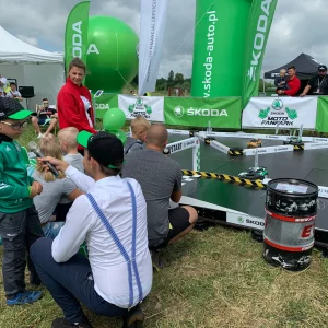 Rajd-Polski-strefa-Skoda-rozmowa-z-młodym-widzem.-jpg